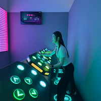 Système de contrôle interactif pour jeux d'équipe actifs : Boutons poussoirs et grille lumineuse LED pour activités de construction