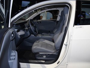 Nouvelle voiture Lynk & Co 06 EM-P 2025 EM-P126 Longue Portée <span class=keywords><strong>Halo</strong></span> SUV 5 Places Hybride Atmosphérique, R18, Conduite à Gauche Jiben Auto - Product Image 4