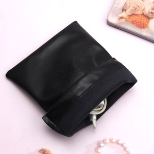 Pochette de couleur personnalisée en cuir PU avec logo personnalisé Sac de rangement de voyage étanche Pinceaux à cosmétiques pour femme Motif de lettres Style ficelle - Product Image 4