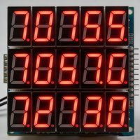 Module de panneau TFT 7 segments personnalisé avec une luminosité élevée de 1500 nits, distance de vision de 10 m, 12 V CC pour tableau de scores électronique et minuteur