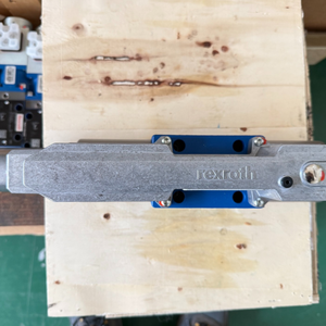 R901556103,4WREE10V75-3X/V/24A1 วาล์วไฮดรอลิกสำหรับอุตสาหกรรม มีสินค้าในสต็อก - Product Image 3