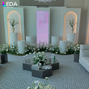 ฉากหลังงานแต่งงานอะคริลิคทรงสี่เหลี่ยมโค้งสีขาวแบบสามชิ้นพร้อมจอแสดงผล LEDA - Product Image 2