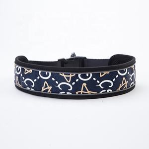 Cinta reflectante de cuero PU Diseñador de impresión con <span class=keywords><strong>collar</strong></span> de perro Accesorios de moda para mascotas Collares de cuero de lujo para perros y Mascotas - Product Image 2