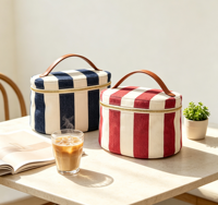 Trousse de Maquillage Cylindrique Personnalisée avec Logo, Style Nautique Rayé en Jean et Toile, Fermeture Éclair, Poignée en Cuir