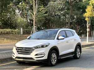 <span class=keywords><strong>Tucson</strong></span> 1.6T Turbo SUV 2017, modèle intelligent à deux roues motrices, sièges en cuir, galerie de toit en alliage d'aluminium, pneus R17, intérieur sombre - Product Image 2