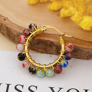 Pendientes de aro de <span class=keywords><strong>oro</strong></span> de <span class=keywords><strong>18</strong></span> quilates chapados en acero inoxidable con cuentas de cristal coloridas personalizadas para <span class=keywords><strong>mujer</strong></span> - Product Image 6