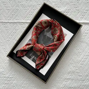 क्लासिक लाल पर्लिस कस्टम प्रिंट निर्माता वर्ग रेशम स्कार्फ महिलाओं के लिए सिर का डिजाइन स्कार्फ शुद्ध सैटिन रेशम स्कार्फ