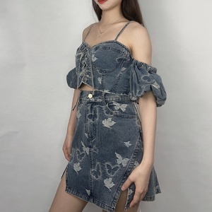 ชุดเดรสยีนส์เซ็กซี่แบบสั่งทำสำหรับผู้หญิง OEM เสื้อและกระโปรงแฟชั่นใหม่ แขนกุด ปักลายดอกไม้ สไตล์ลำลองสำหรับฤดูร้อน - Product Image 2