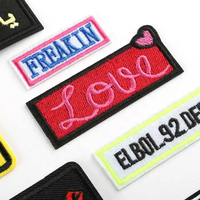 Nouveaux autocollants en tissu de broderie accessoires vestimentaires en gros vêtements patch lettres pourries patch badges