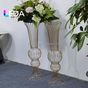 Support de présentation de fleurs en métal doré géant de luxe LEDA, vase, centre de table, décoration de mariage, événement, fête - Product Image 1