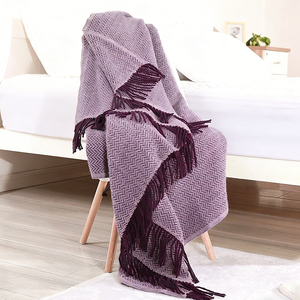 Sciarpa Lunga di Lusso con Frange in Lana Intrecciata TAIFU, Perfetta per Serate d'Opera - Product Image 1
