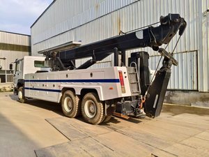 Camion de remorquage à plateau plat Unic 375 HP Diesel, transmission manuelle, norme Euro 5, état neuf, pour remorquage routier - Product Image 5