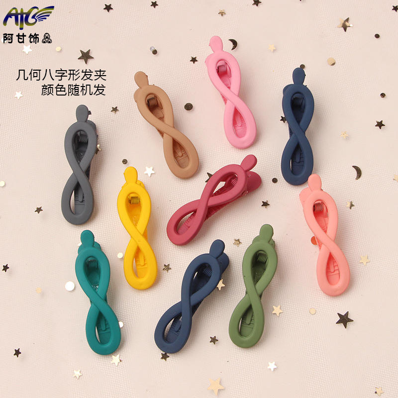 Figure géométrique-huit pince à cheveux, couleur envoyée au hasard