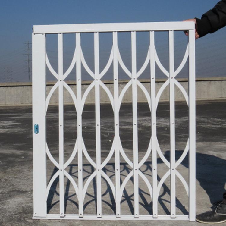 ดอกไม้กากบาทสีขาว