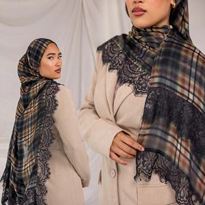 Sharut 사용자 정의 두바이 경량 면 숄 이슬람 여성 통기성 모달 블랙 샹틸리 격자 무늬 인쇄 히잡 스카프 레이스 - Product Image 2