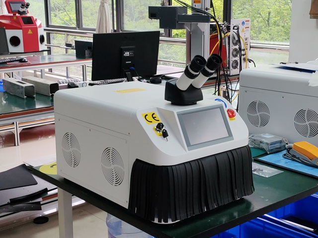 Gold Silver Jewelry Repair Mini Portable Compact Laser Spot Welding Machine 60W-200W Touch Screen CCD Microscope New Condition