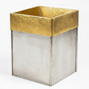 Maceta de dos tonos texturizada Premium hecha a mano en metal para resaltar las esquinas del hogar con gracia botánica - Product Image 1