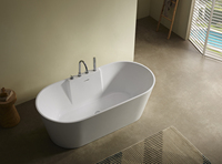 Baignoire autoportante en acrylique ovale moderne à dossier haut avec ensemble d'accessoires de salle de bain pour la maison, l'hôtel et la villa