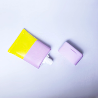 Tube en plastique plat vert en bioplastique de canne à sucre PE avec logo personnalisé et bouchon à clapet mat pour les soins de la peau et les cosmétiques, capacité de 30 ml à 180 ml
