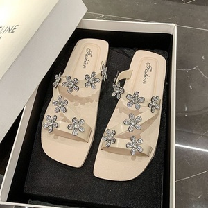 Nouveau design explosif pour sandales pour femmes en été et automne 2025, pantoufles en strass - Product Image 2