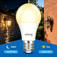Ampoule LED à détecteur crépusculaire E27 B22 A60 9W 806 LM, allumage/extinction automatique pour intérieur, extérieur, cour, patio, garage, jardin