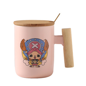 Collezione di un pezzo Cartoon stampato <span class=keywords><strong>tazza</strong></span> da caffè in ceramica con coperchio in legno manico e cucchiaio capacità 350ml per i fan promozione - Product Image 5