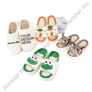 Pantoufles <span class=keywords><strong>de</strong></span> Noël personnalisées en peluche, design sur mesure, <span class=keywords><strong>pas</strong></span> chères, disponibles, douces, motif Père Noël et pain d'épices, personnalisation pour la Saint-Valentin - Product Image 4