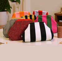 Tas Makeup Rajut Logo Bordir Kustom Bergaris Flyknit Portabel, Tas Clutch Cloud Hadiah, Tas Kosmetik Rajut Wanita