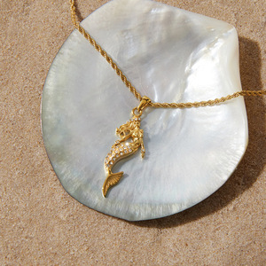 Collier pendentif sirène en acier inoxydable, incrustation de zircon, ton doré, breloque à thème pour femmes, bijoux cadeau, accessoire de mode - Product Image 2