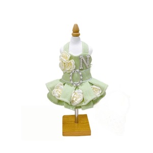Vestido tutú verde matcha para perros pequeños, estilo princesa con forro polar, letras de perlas y flores, para las cuatro estaciones - Product Image 5