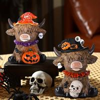 Décoration Halloween Figurine en Résine Vache Highland avec Araignée et Citrouille Statue pour Bureau Table Maison