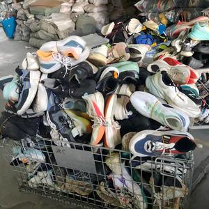 Calzado Deportivo de Segunda Mano, Grado A, Marcas Internacionales, Venta al Por Mayor de Zapatos de Baloncesto y <span class=keywords><strong>Tenis</strong></span> Usados - Product Image 1