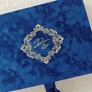 Cajas <span class=keywords><strong>de</strong></span> Regalo <span class=keywords><strong>de</strong></span> Terciopelo Azul Marino Elegantes y <span class=keywords><strong>de</strong></span> Lujo con Monograma Estampado en Relieve, Caja <span class=keywords><strong>de</strong></span> Invitaciones <span class=keywords><strong>de</strong></span> Boda <span class=keywords><strong>de</strong></span> Acrílico con Cinta <span class=keywords><strong>de</strong></span> Seda - Product Image 2