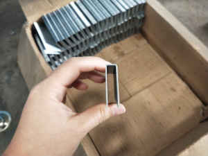 Thủy lực tự động carton niêm phong <span class=keywords><strong>STAPLE</strong></span> pin máy để làm <span class=keywords><strong>STAPLE</strong></span> móng tay - Product Image 6