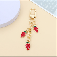 Porte-clés créatif en forme de fruit, pendentif de sac, orange, fraise, avec pompon, décoration de sac pour femme, petit cadeau, vente en gros personnalisée