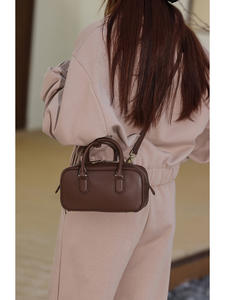 Bolso cruzado cuadrado de mujer nuevo estilo retro al por mayor forro de PU logotipo personalizado cierre de cremallera patrón de almohada manejado para uso diario - Product Image 3