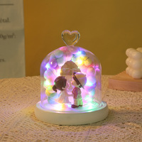 Kiss Doll Led en dôme de verre Led Light Décoration de mariage Kiss Doll Led Fête des mères Idées cadeaux pour la Saint-Valentin