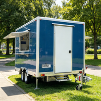 Remorque de bar mobile commerciale avec design de remorque alimentaire carrée, bac à glace et présentoir à bouteilles pour les services de traiteur de cocktails