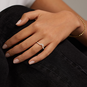 Anillo Radiante Curvo de Moissanita Chapado en Plata, Joyería Contemporánea para Mujer, Accesorio de Moda para Fiesta de Compromiso - Product Image 6