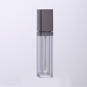 Tubo de Brillo Labial Personalizado de 5.5ml, Cuadrado, Transparente, de PETG, Envase Cosmético con Brocha - Product Image 1
