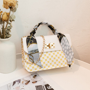 Bolso <span class=keywords><strong>de</strong></span> Moda 2025 con Cierre <span class=keywords><strong>de</strong></span> Cremallera Venta al por Mayor Directa <span class=keywords><strong>de</strong></span> Fábrica Bolso Cruzado Pequeño Cuadrado con <span class=keywords><strong>Cadena</strong></span> y Pañuelo <span class=keywords><strong>de</strong></span> Seda Estampado - Product Image 6