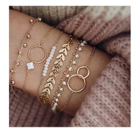 VKME Bracelets Bohèmes Dorés à Pompons pour Femme, Bijoux Bohémiens Perles Feuilles Géométriques, Set de Bracelets Multi-rangs Chaîne de Main à Breloques