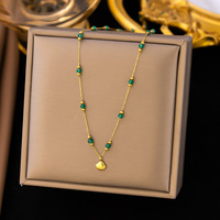 Collier élégant et populaire en acier inoxydable plaqué or 18 carats avec perles et coquillages, style océan, pour femmes, idéal pour les tenues quotidiennes, décontractées ou de soirée
