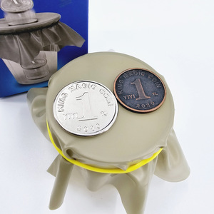 G0725 Pièce de monnaie légendaire 'Black Hole' traversant un film mince pour atterrir dans la tasse, Pièce de monnaie KingMagic, Accessoires de magie, Vente en gros du fabricant - Product Image 5