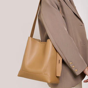 Sacs à bandoulière en cuir véritable AndoBag pour femmes, sacs à main de travail tendance, grande capacité, sac seau, pour les sorties et les trajets quotidiens - Product Image 2
