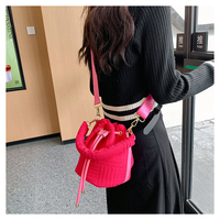 Nouveauté Tendance : Mini Sac à Main pour Femme, Sac Bandoulière en Flanelle, Sac Seau Classique Coloré