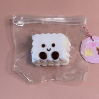 Jouet sensoriel anti-stress en silicone de qualité alimentaire en forme de biscuit sandwich, rembourré de crème, avec visage mignon, souple et compressible, idéal pour la vente en gros