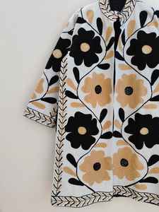 Veste florale bohème Suzani, faite à la main, brodée, longue veste en coton Suzani, veste longue artistique, vêtement unique de style bohème pour festival - Product Image 3