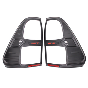 Couvre-phares arrière à fentes noir mat en plastique ABS pour <span class=keywords><strong>Toyota</strong></span> <span class=keywords><strong>Hilux</strong></span> 2015-2019 - Product Image 1
