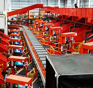 เครื่องคัดแยกพัสดุอัตโนมัติประสิทธิภาพสูง สายพานลำเลียงสำหรับงานโลจิสติกส์ เครื่องคัดแยกแบบสายพานไขว้ ความแม่นยำ 99.99% - Product Image 4